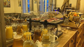 Petit déjeuner buffet servi tous les jours en supplément