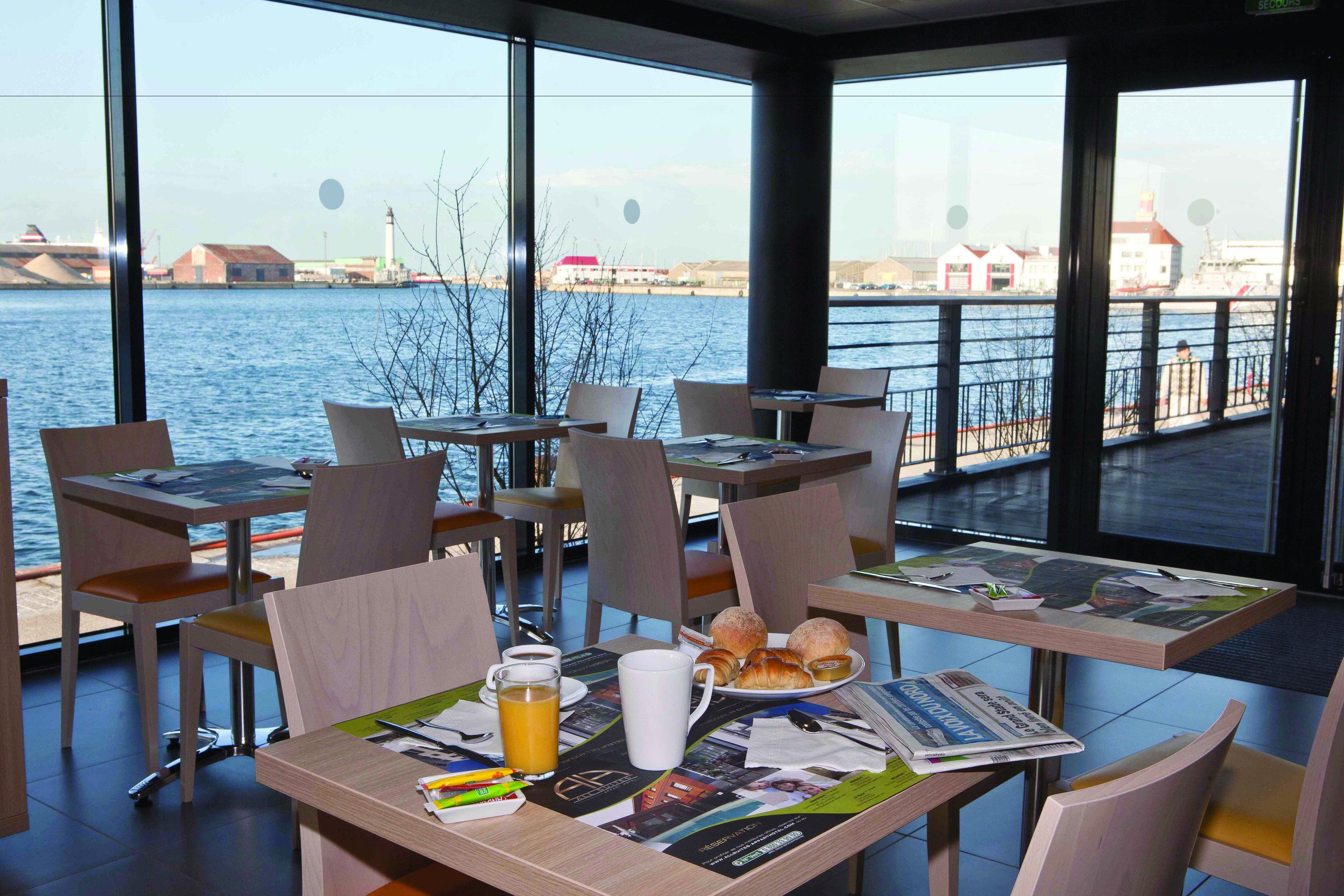 Daily buffet breakfast (EUR 13.5 per person)