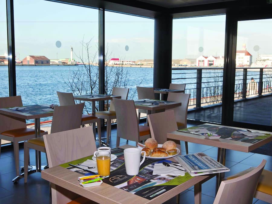 Daily buffet breakfast (EUR 13.5 per person)