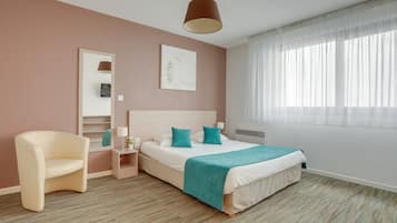 Blackout drapes, soundproofing, iron/ironing board, free WiFi