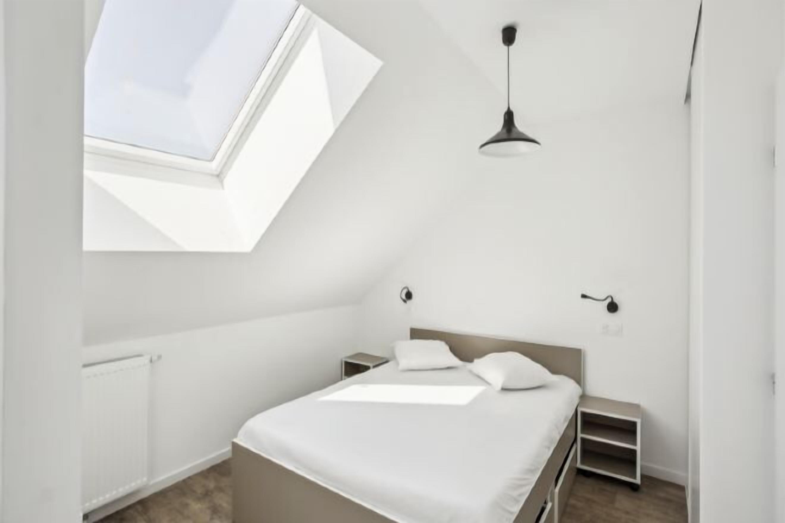 Verduisterende gordijnen, geluiddichte muren