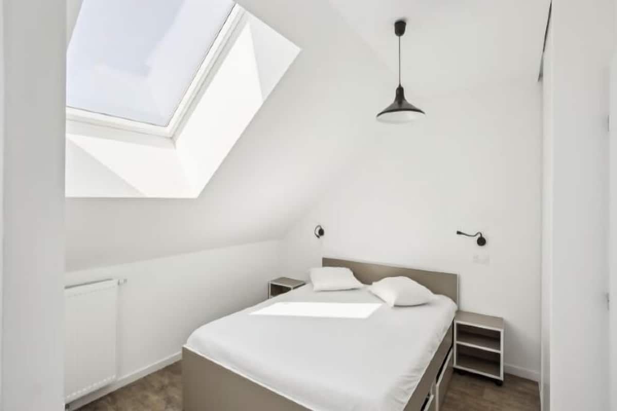 Verduisterende gordijnen, geluiddichte muren