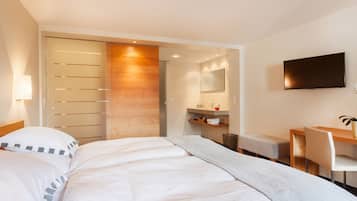 Quarto casal superior | 1 quarto, roupas de cama premium, cofres nos quartos, escrivaninha