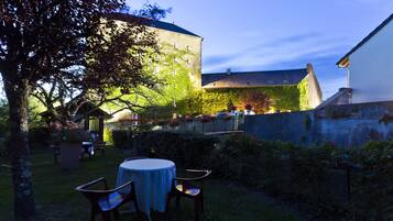 Se sirven comidas, cenas y cocina francesa