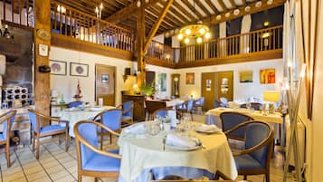 Lunch and dinner served, French cuisine