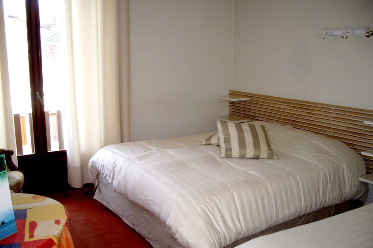 Chambre Familiale | Fer et planche Ă repasser, Wi-Fi gratuit