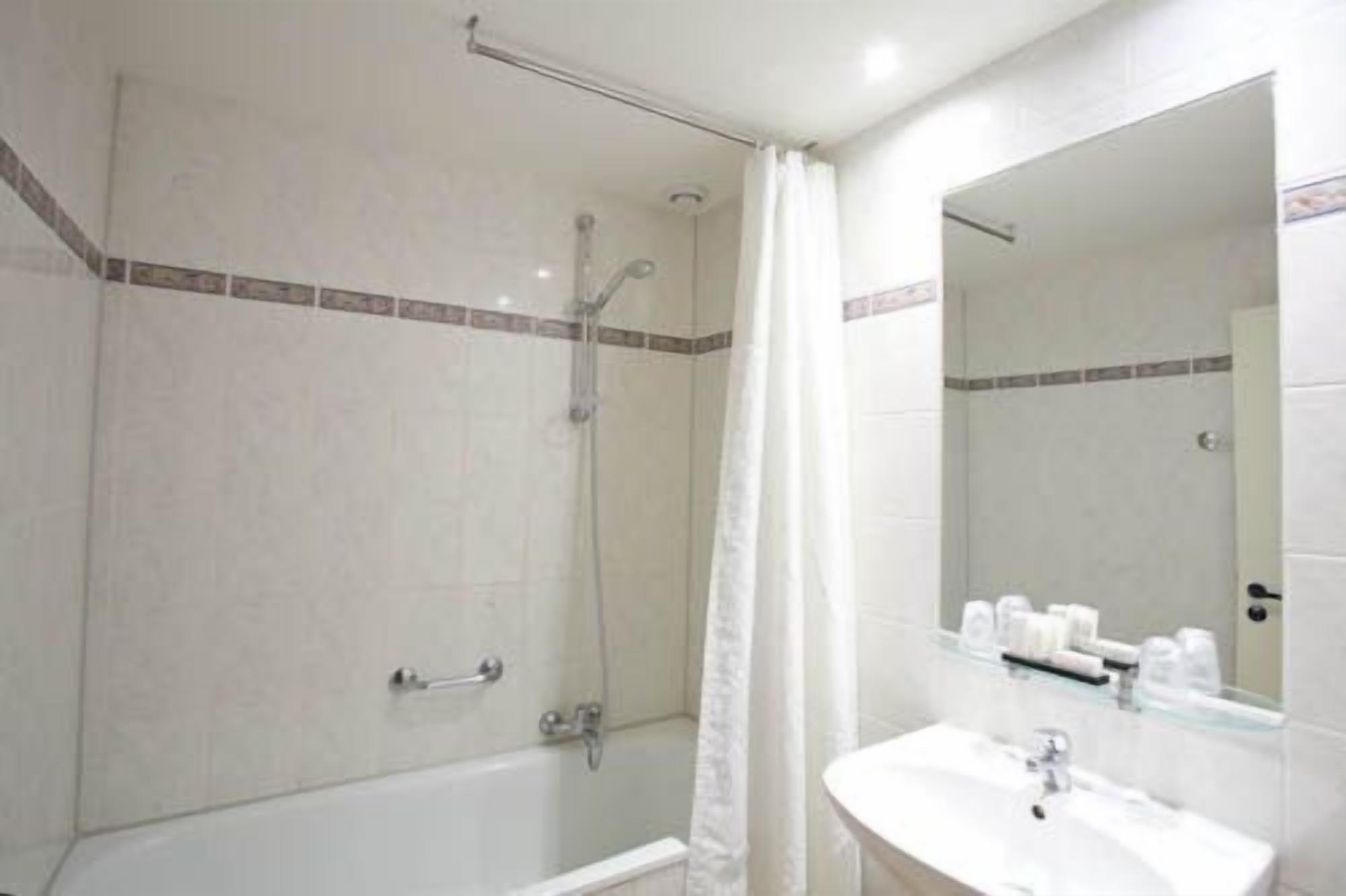 family duplex | bathroom | soap, toilet paper