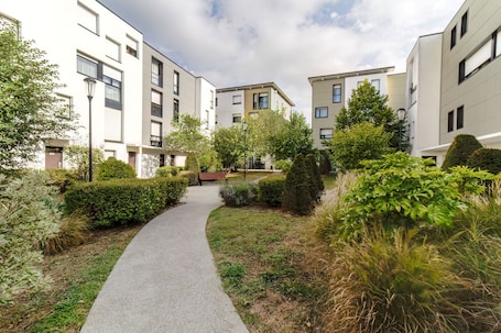 Exterior. All Suites Appart Hôtel | Pau - Zénith