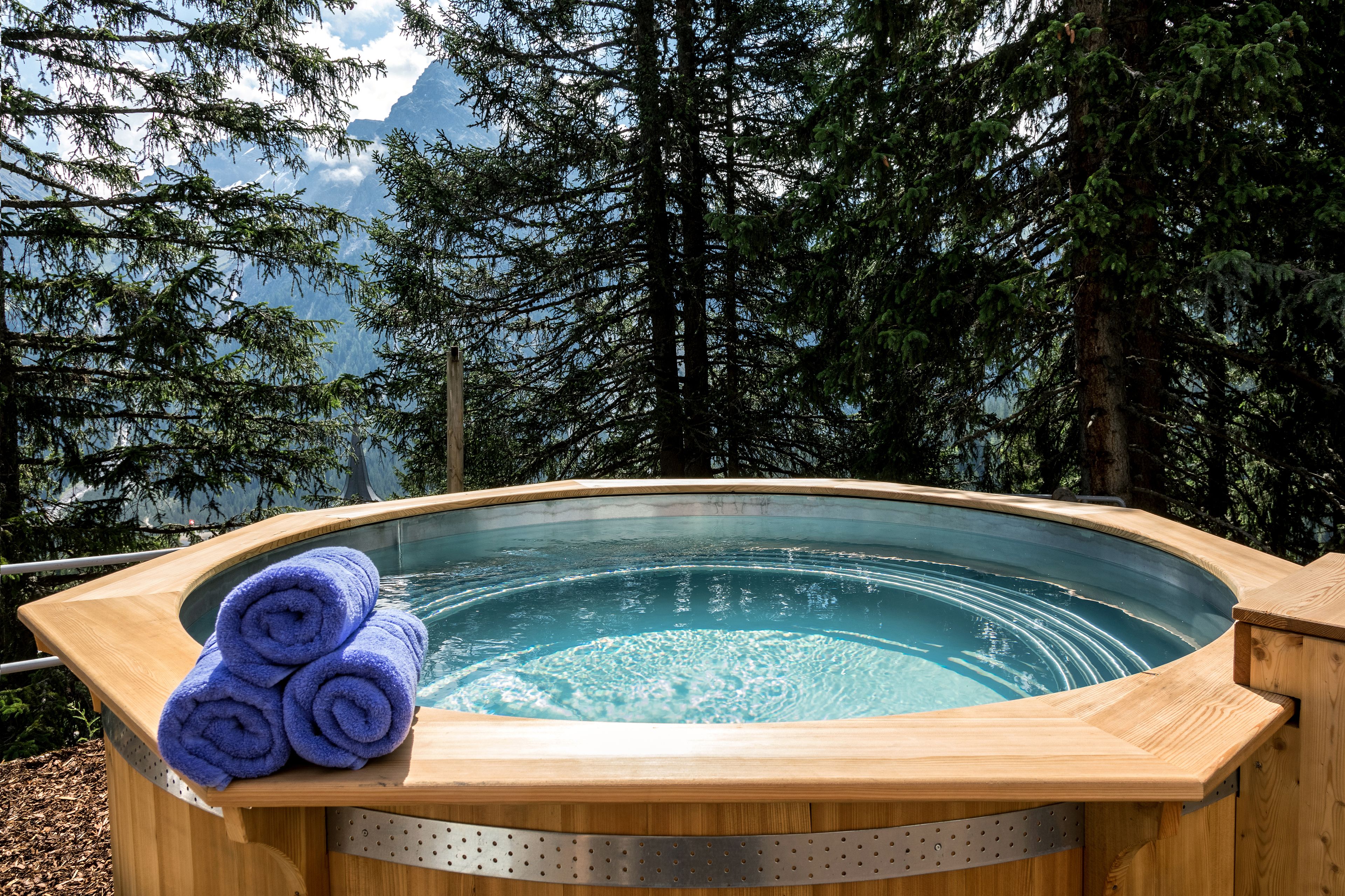 Bañera de hidromasaje al aire libre