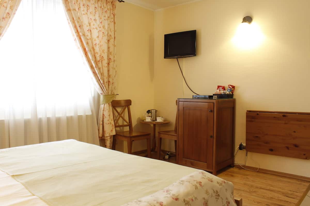 Premium bedding, down comforters, pillowtop beds, minibar