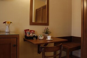 100-cm LED TV with cable channels, TV - Vila Toparceanu (Otopeni)