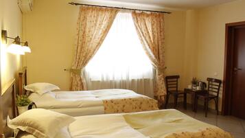 Bộ đồ giường cao cấp, chăn bông, nệm có lớp đệm bông, minibar