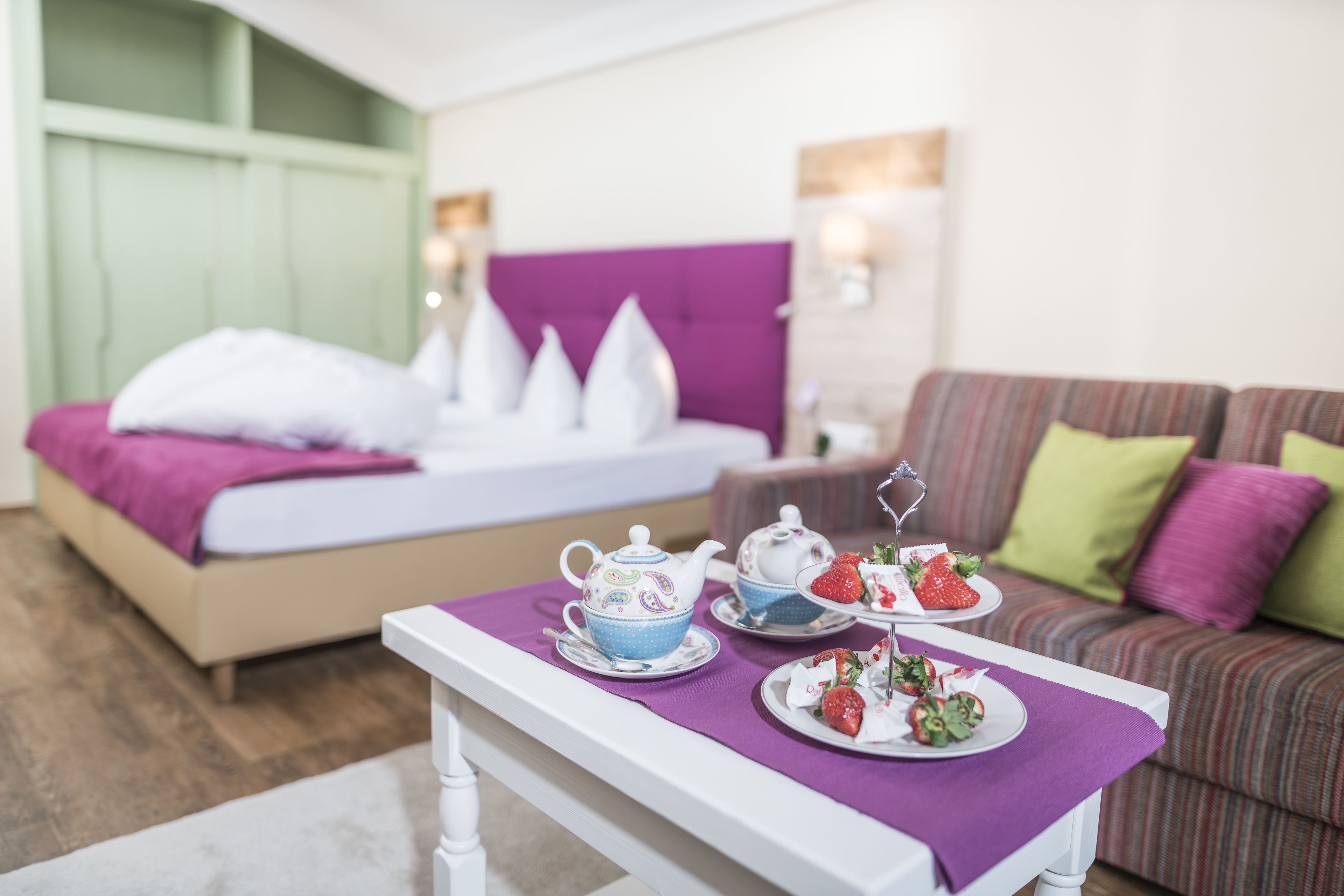 Junior Suite, Balcony | Premium bedding, in-room safe, individually decorated, desk