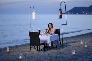 Breakfast, lunch, dinner served; Turkish cuisine, beach views 