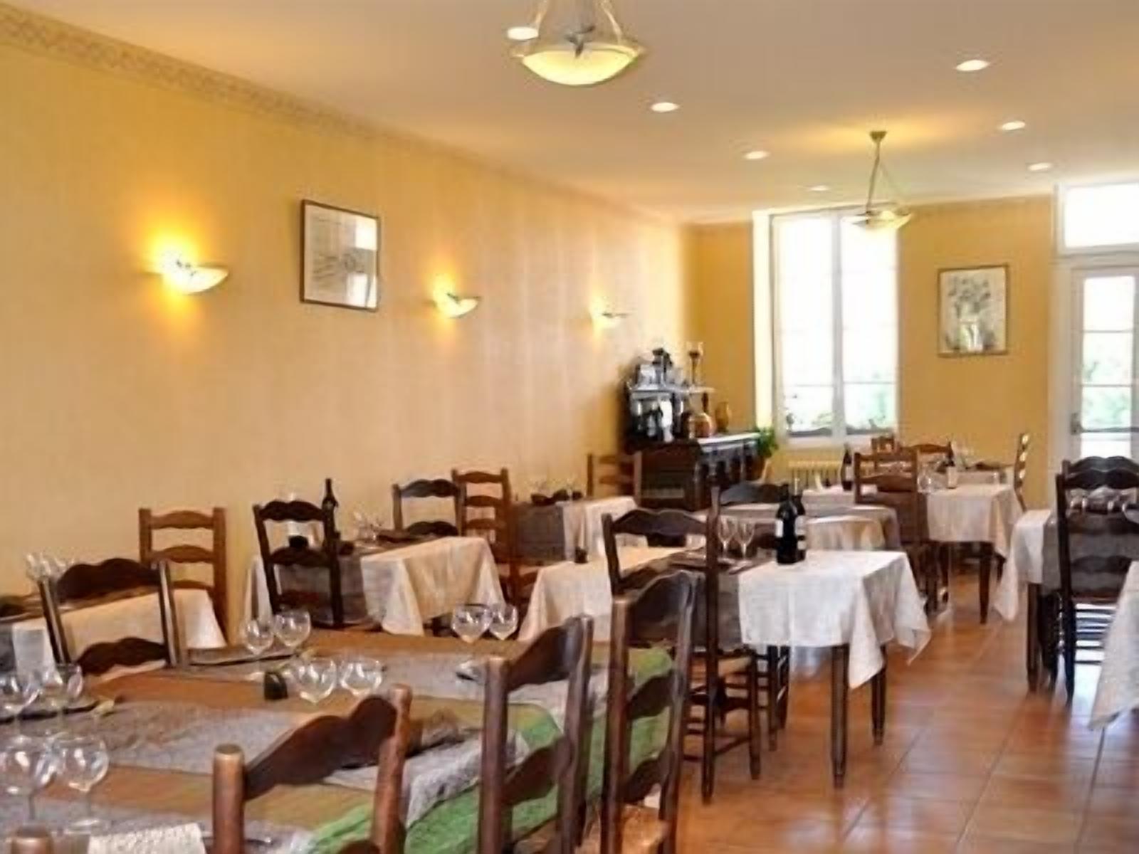 lunch and dinner served, french cuisine