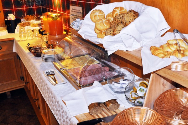 Daily buffet breakfast for a fee