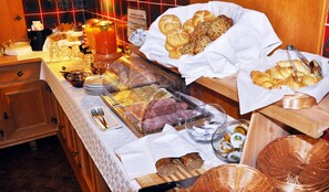 Dagelijks ontbijtbuffet (EUR 10 per persoon)