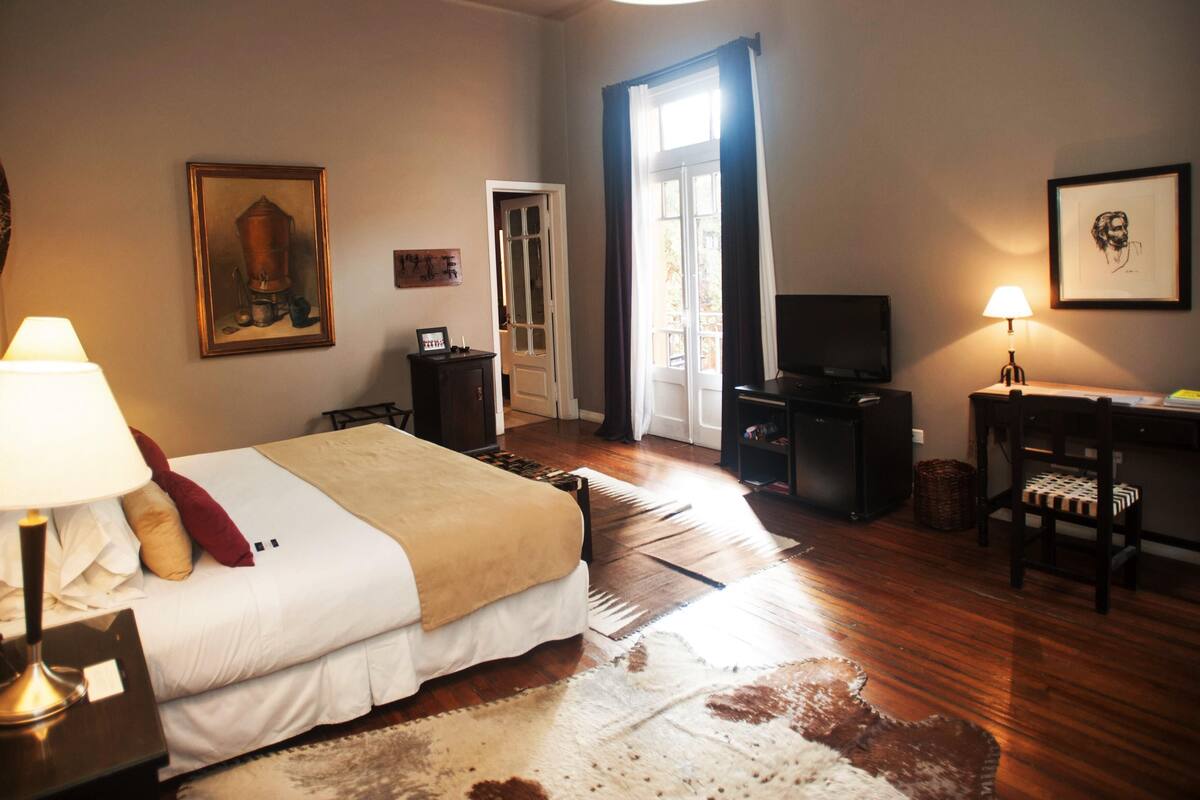 Premium bedding, pillowtop beds, minibar, in-room safe