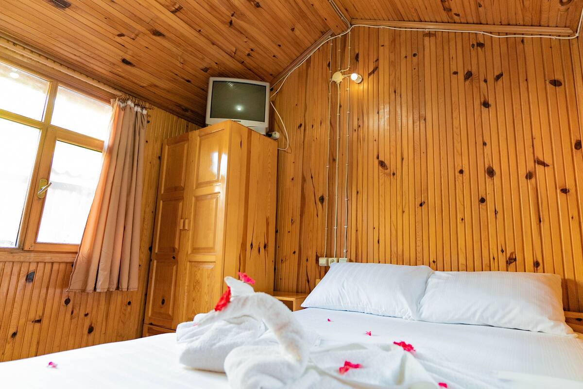 Standard Oda | Ücretsiz kablosuz İnternet, çarşaf takımı