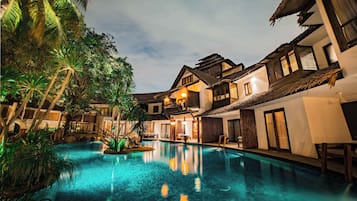 Outdoor pool, open 8 AM to 10 PM, sun loungers