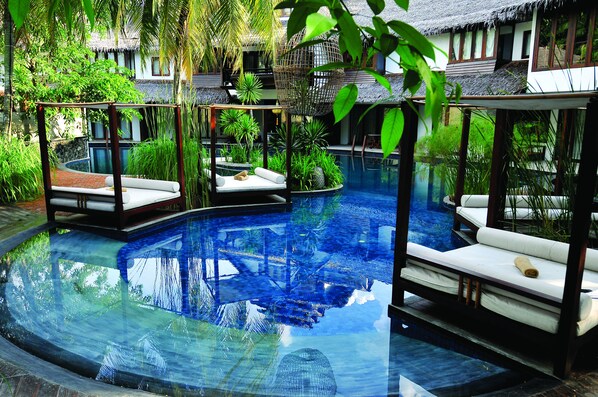 Outdoor pool, open 8 AM to 10 PM, sun loungers