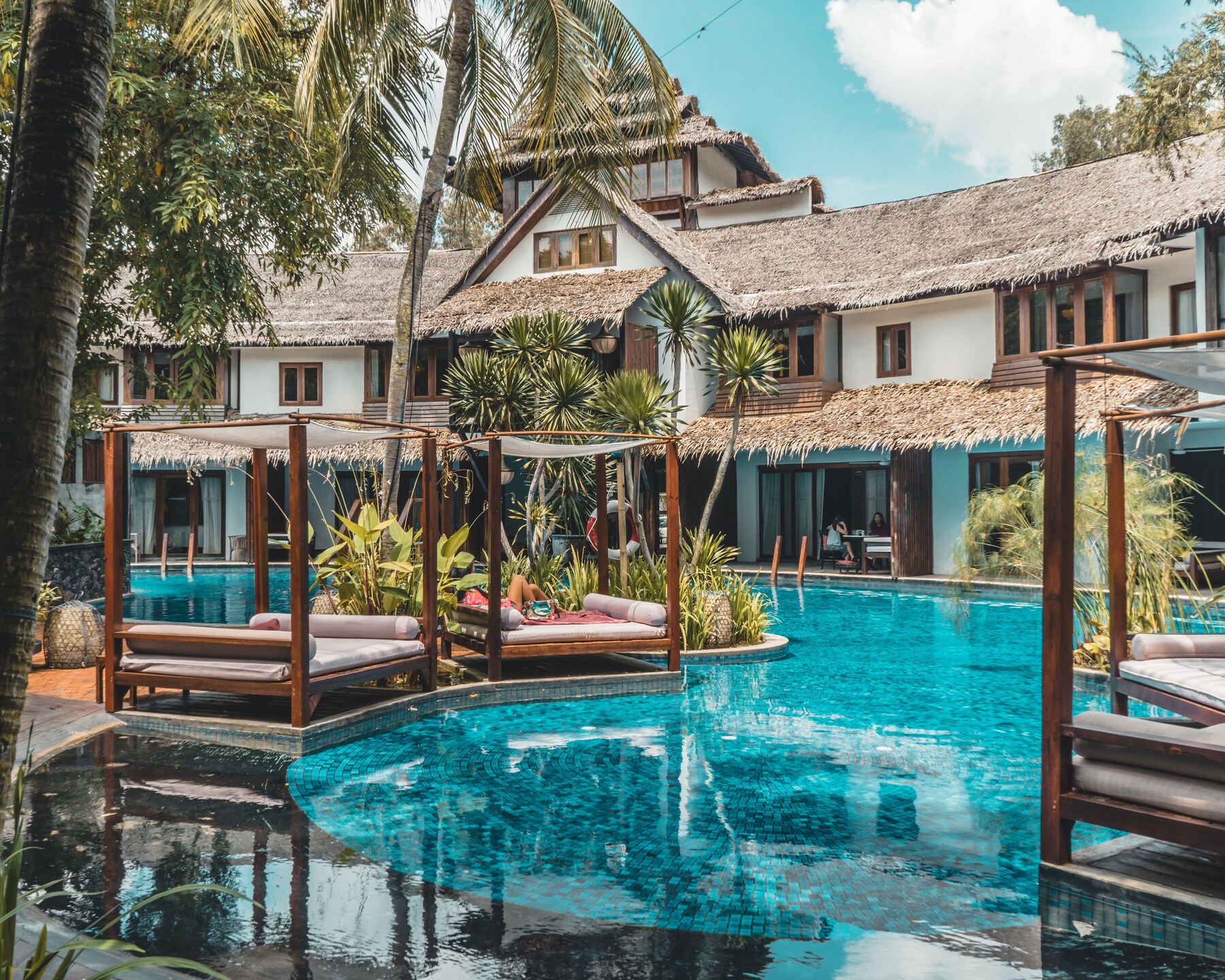 Outdoor pool, open 8 AM to 10 PM, pool loungers