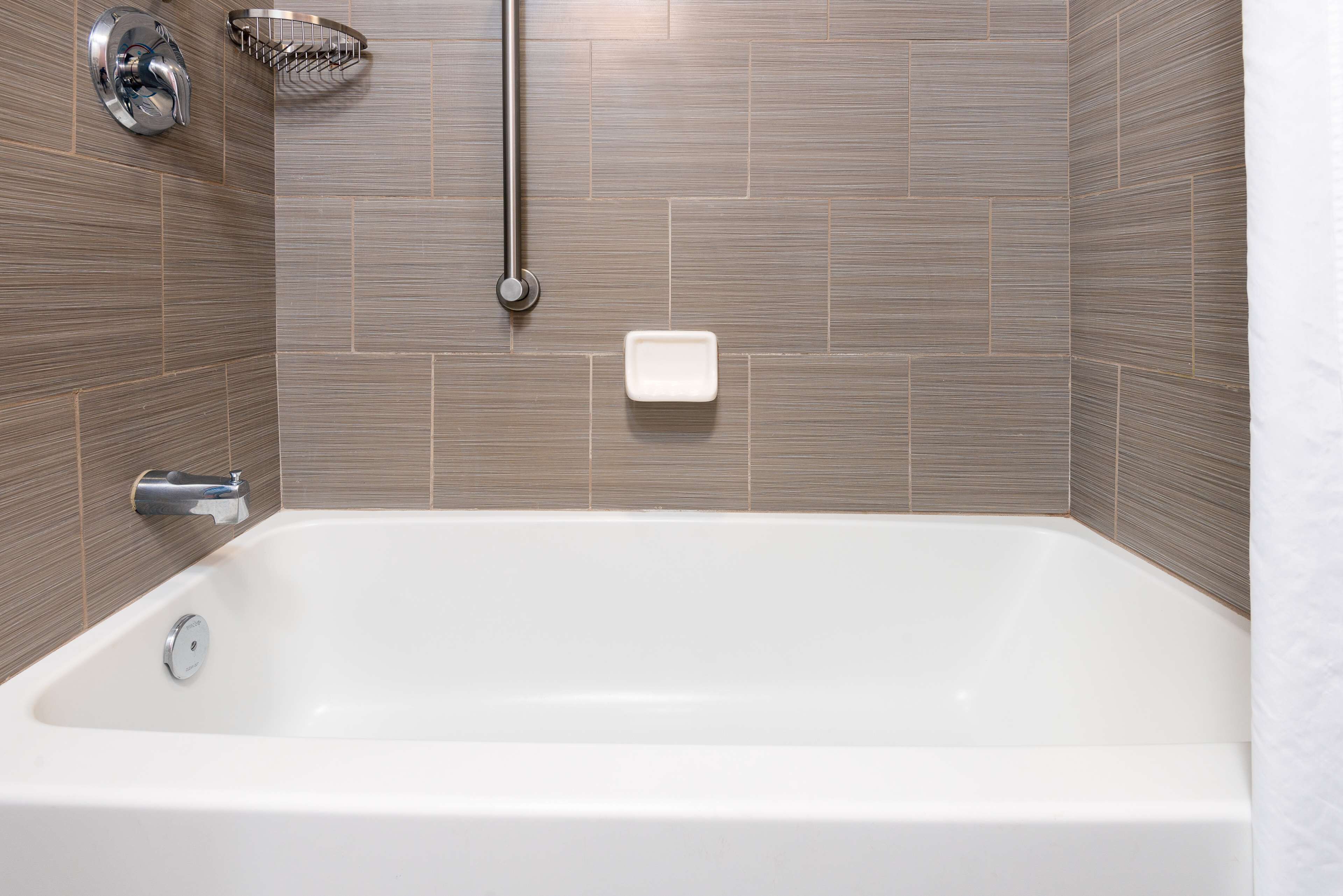 combined shower/bathtub, free toiletries, hair dryer, towels