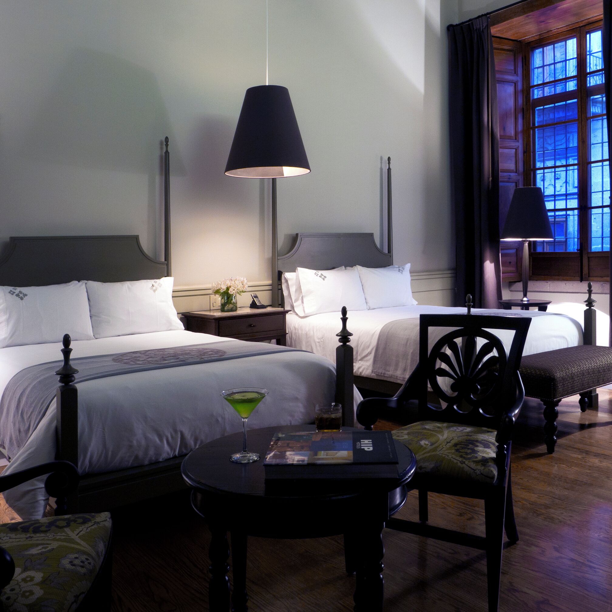 Deluxe-Zimmer, 2 Doppelbetten | 1 Schlafzimmer, hochwertige Bettwaren, Daunenbettdecken, Minibar