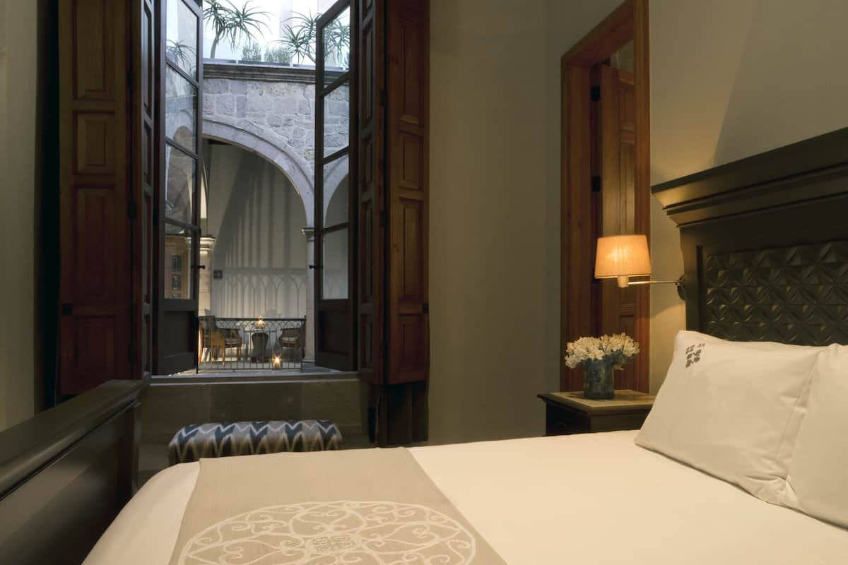 superior suite, 1 king bed | 1 bedroom, premium bedding, down duvets, minibar