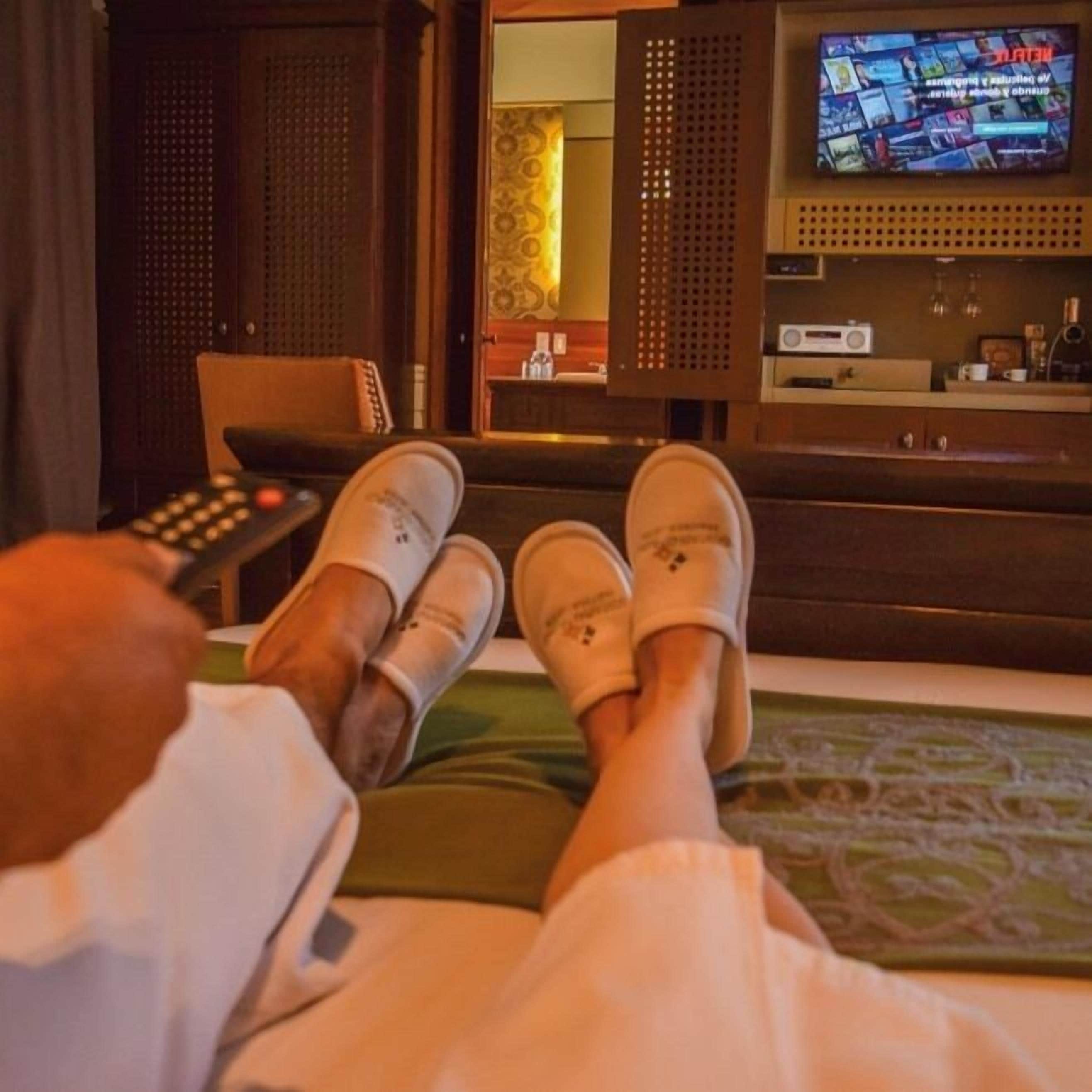 superior suite, 1 king bed | 1 bedroom, premium bedding, down duvets, minibar