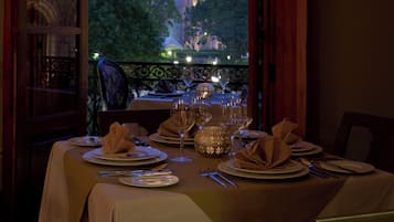 Petit déjeuner, déjeuner et dßner servis sur place, vue sur le jardin