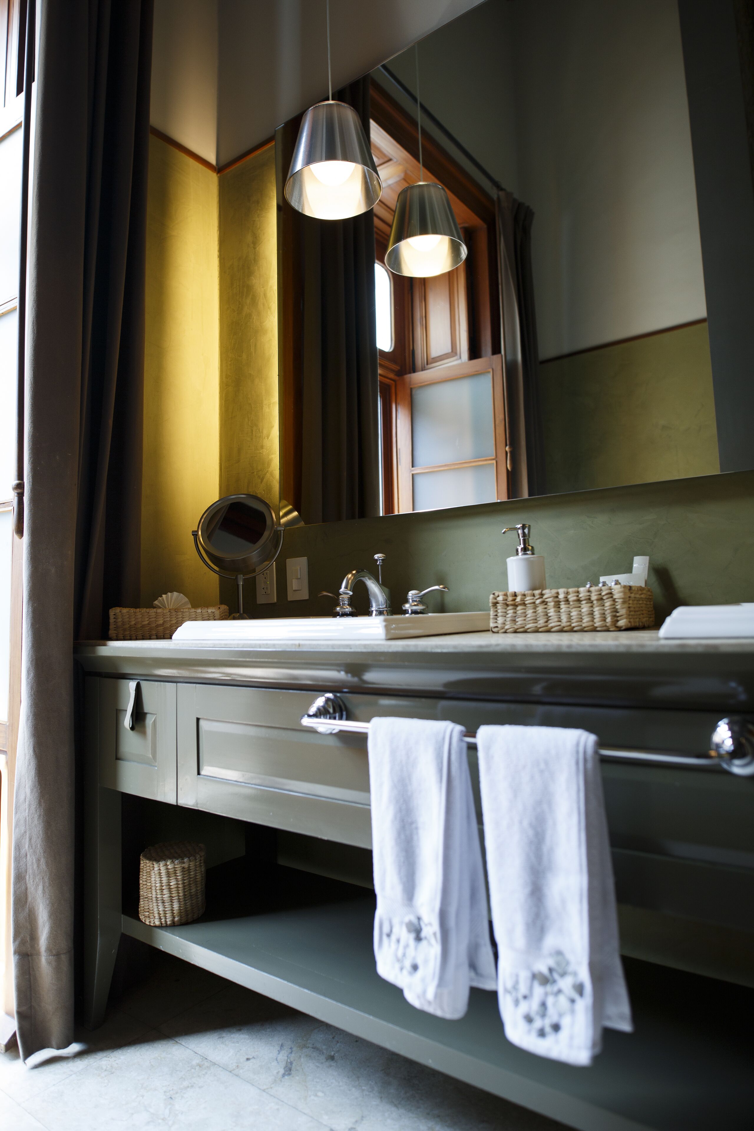 junior room | bathroom | shower, rainfall showerhead, designer toiletries, hair dryer