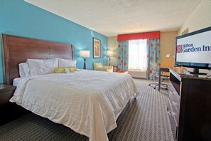 Down comforters, desk, laptop workspace, blackout drapes - Hilton Garden Inn Tulsa Midtown (Tulsa)