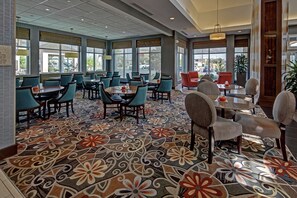 Breakfast and dinner served - Hilton Garden Inn Tulsa Midtown (Tulsa)