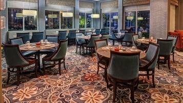 Frukost enligt egen beställning varje dag mot avgift