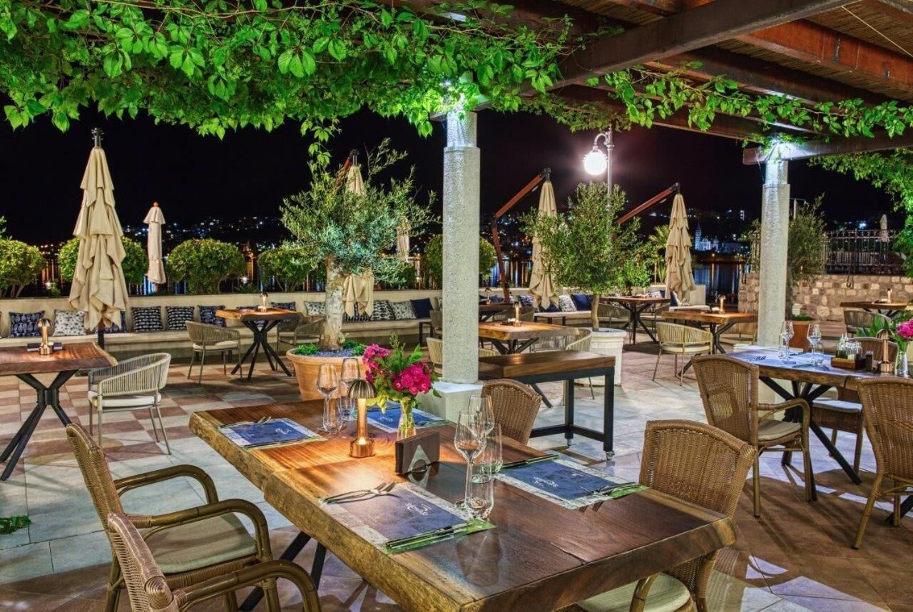 تناول الطعام بالخارج