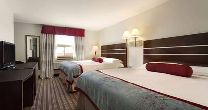 Super 8 by Wyndham Saskatoon Near Downtown