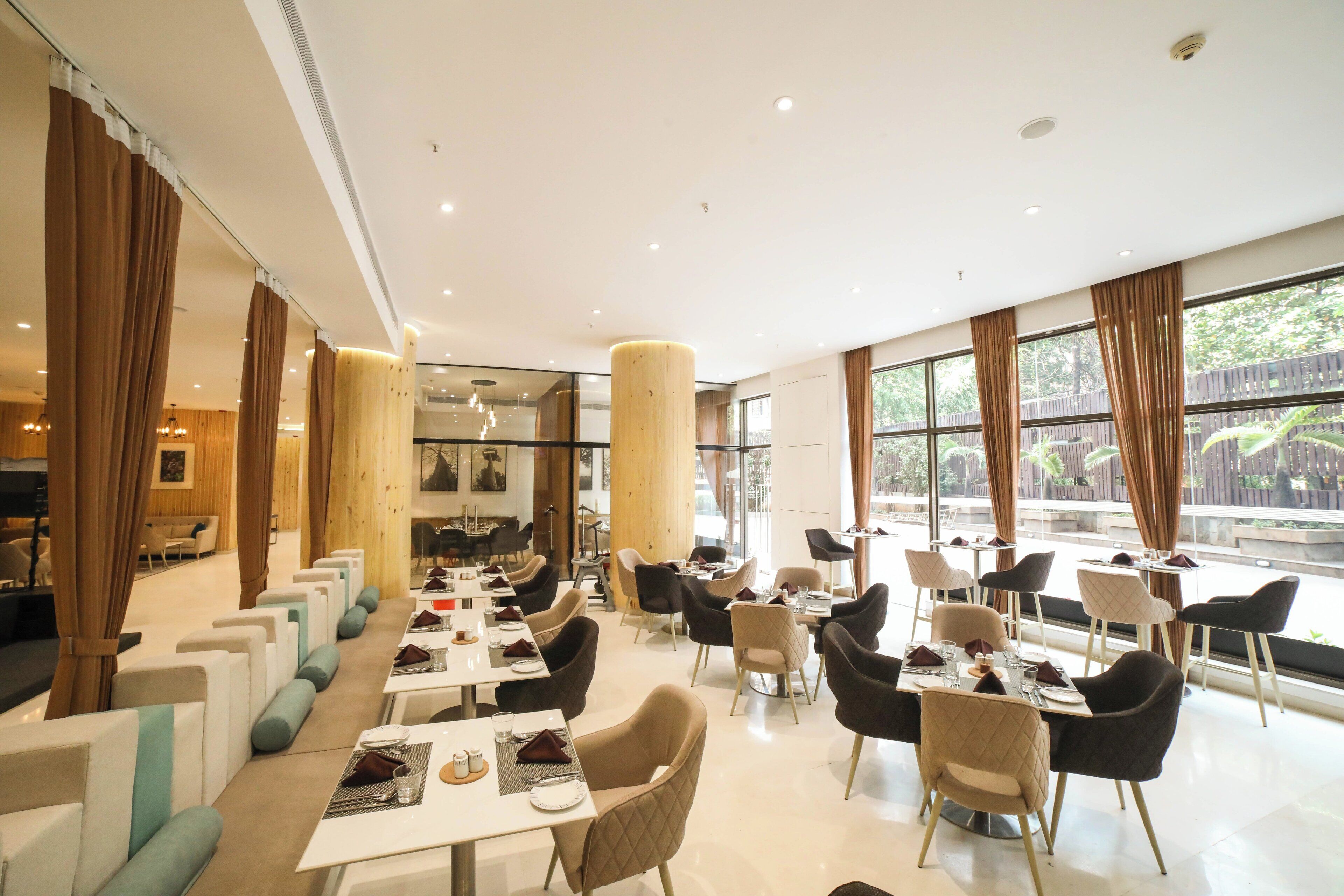 3 من المطاعم، تقديم الإفطار، خيارت الطبخ المحلي والعالمي