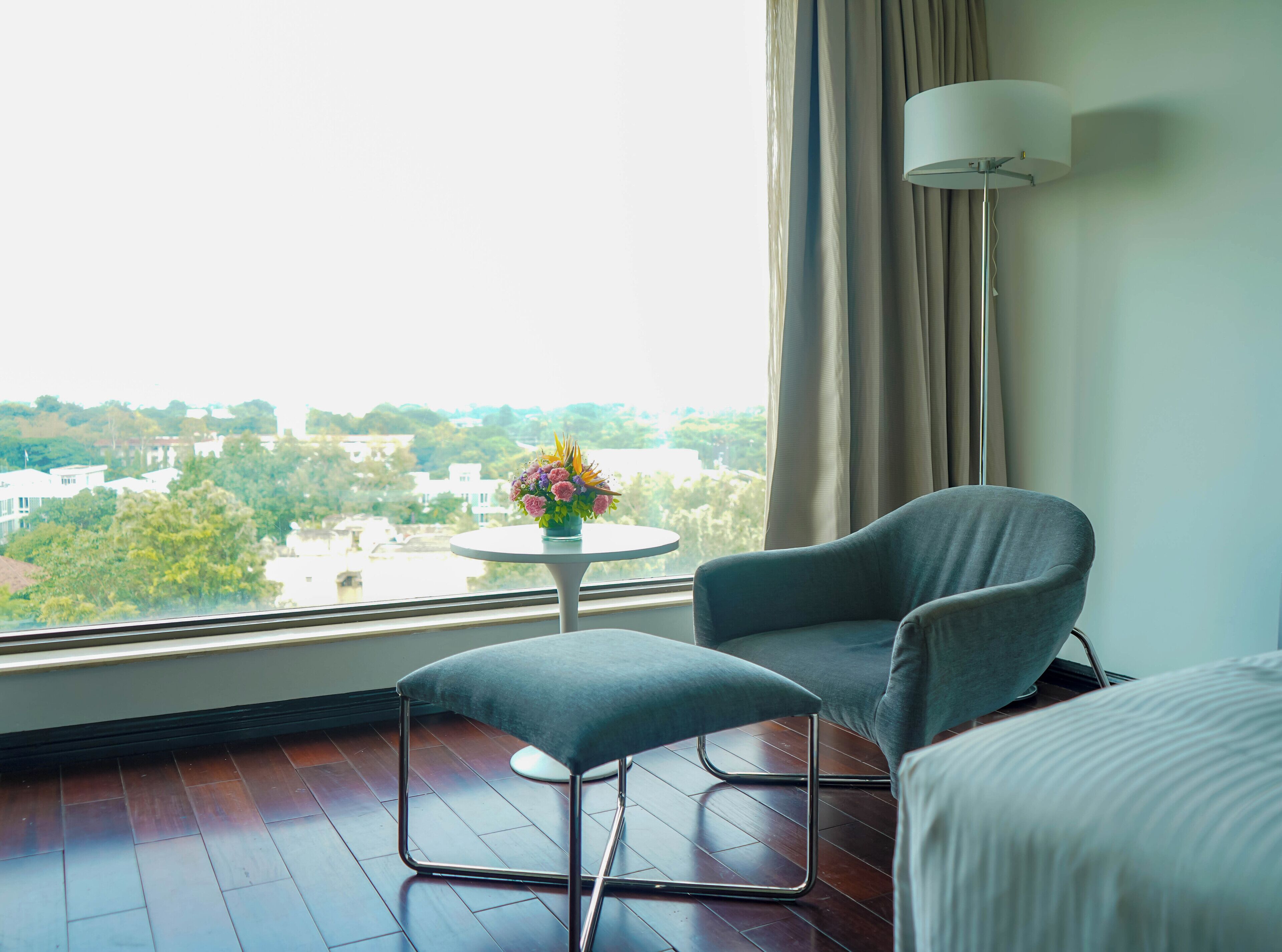 1 bedroom, egyptian cotton sheets, premium bedding, memory-foam beds