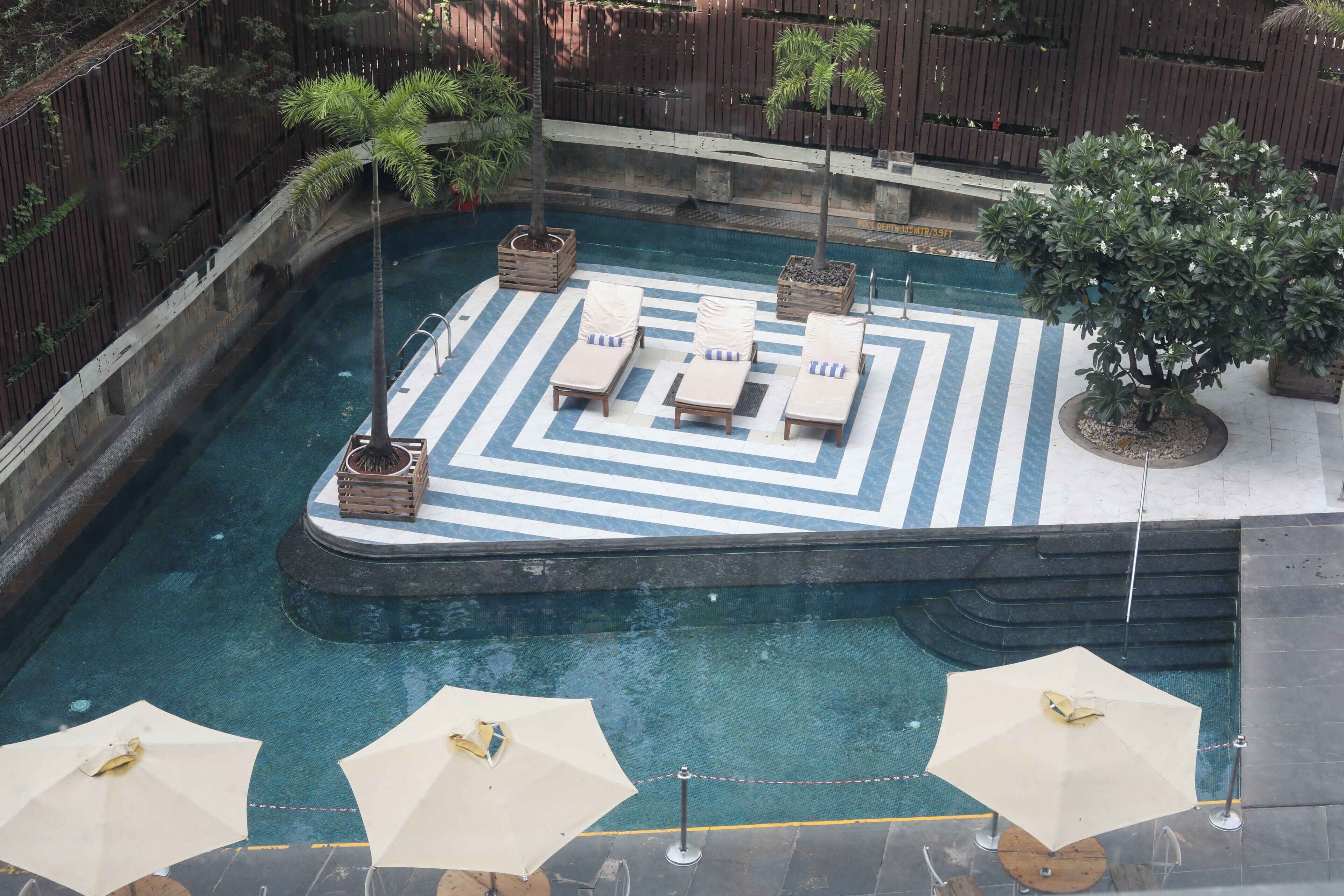 Outdoor pool, pool umbrellas, sun loungers