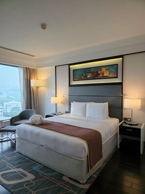 Junior Suite, 1 King Bed, Smoking | 1 bedroom, Egyptian cotton sheets, premium bedding, memory foam beds