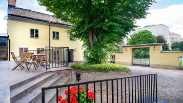 Udsigt til gårdsplads