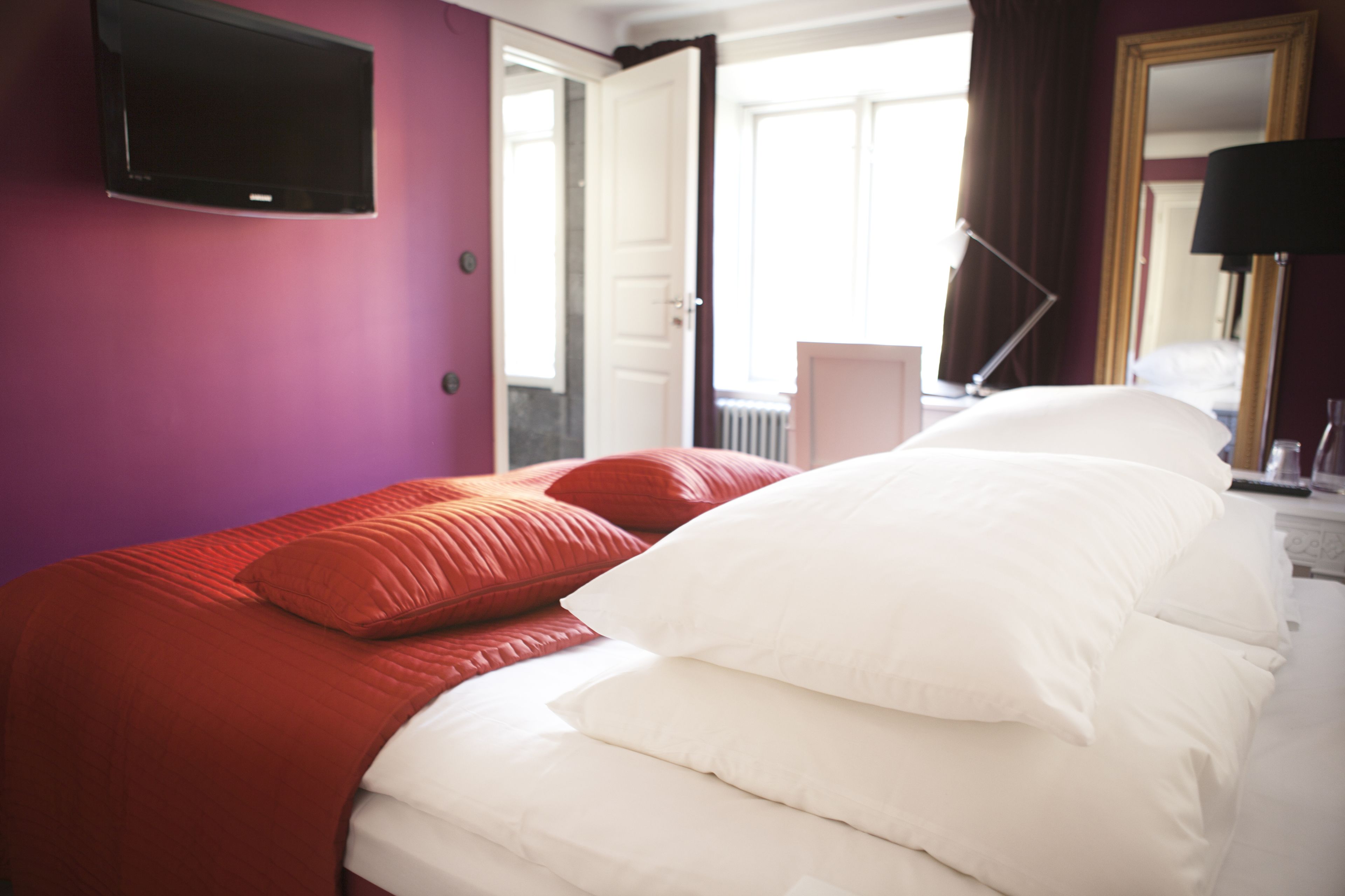 standard double or twin room | desk, free wifi, bed sheets