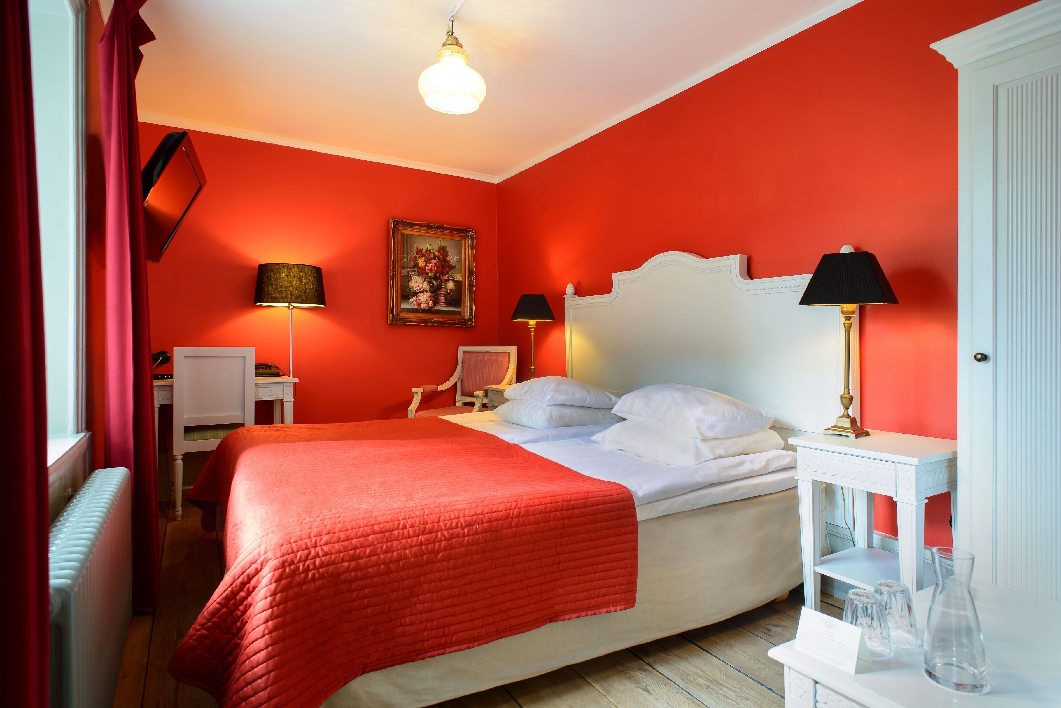 standard double or twin room | desk, free wifi, bed sheets
