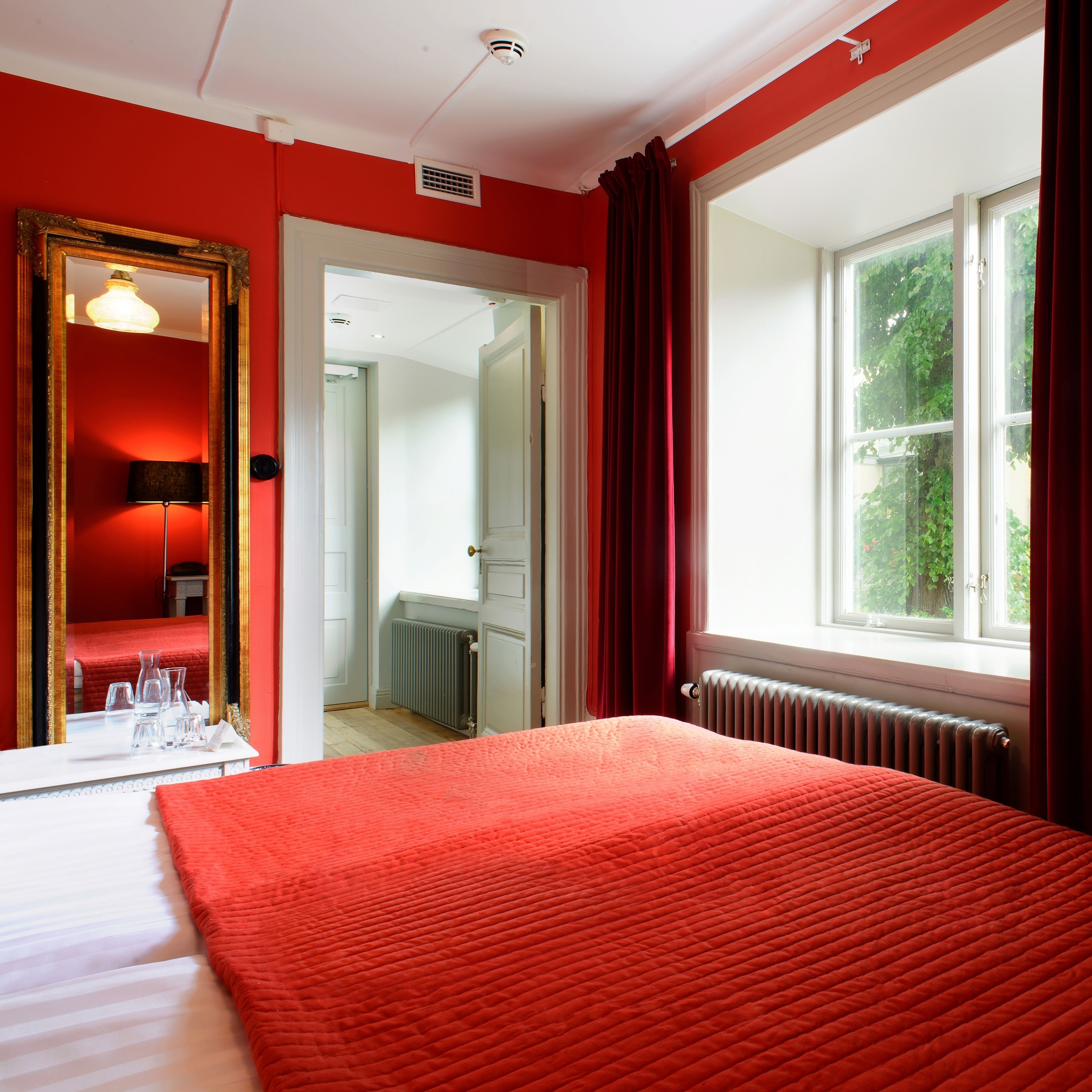 standard double or twin room | desk, free wifi, bed sheets