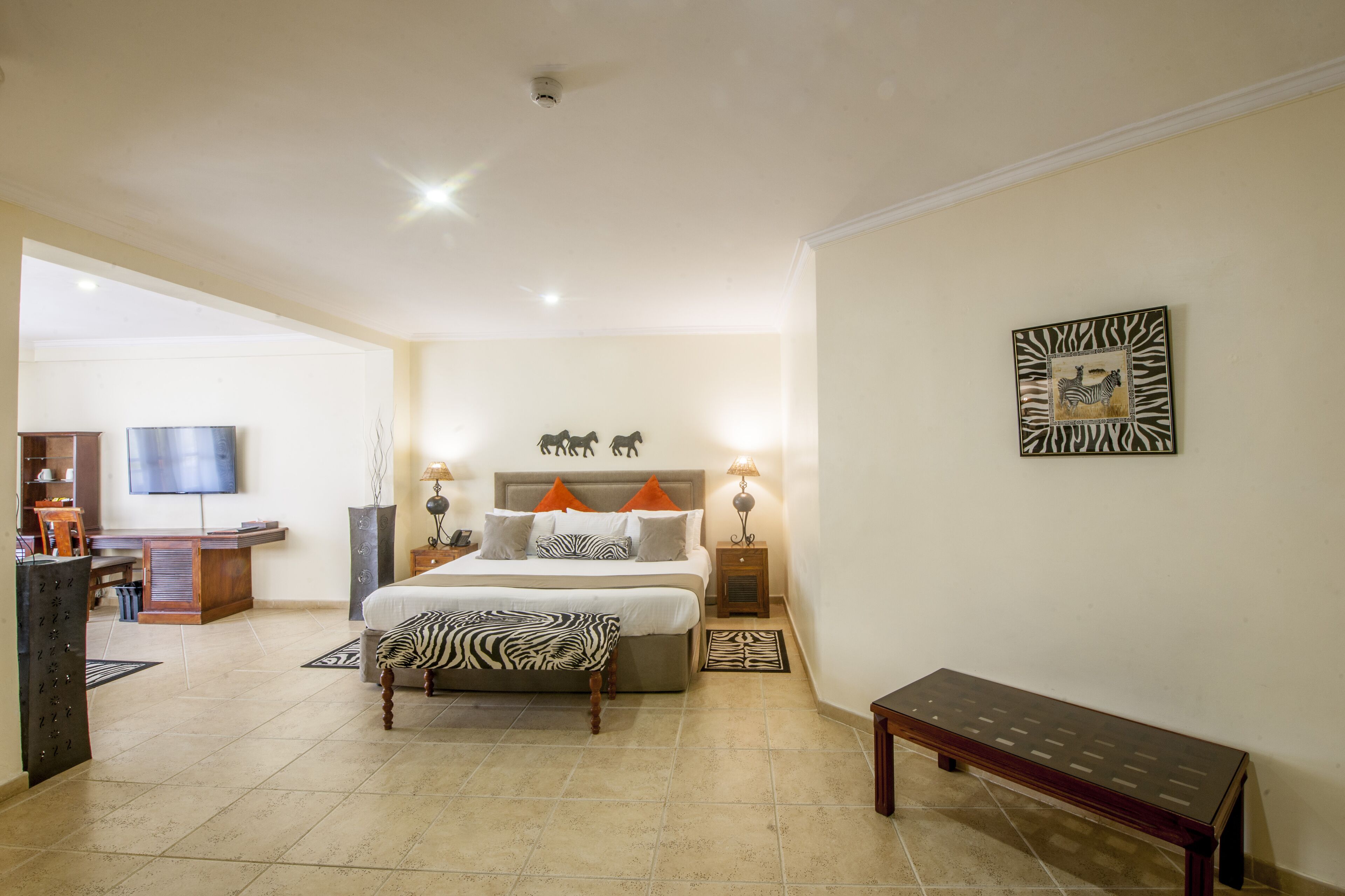 suite | minibar, in-room safe, desk, free wifi