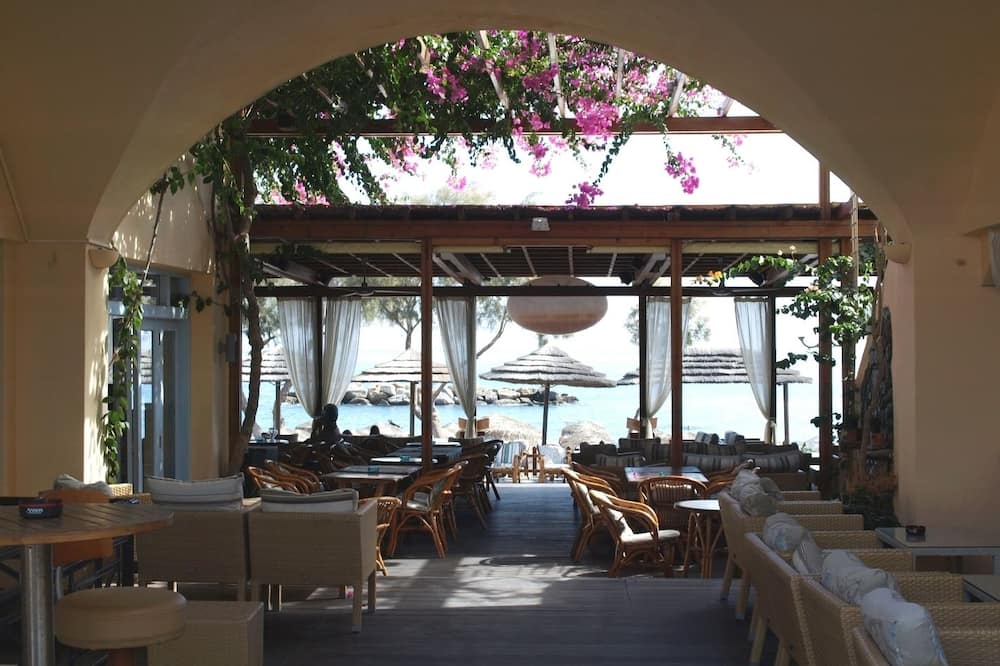 Levante Beach Hotel