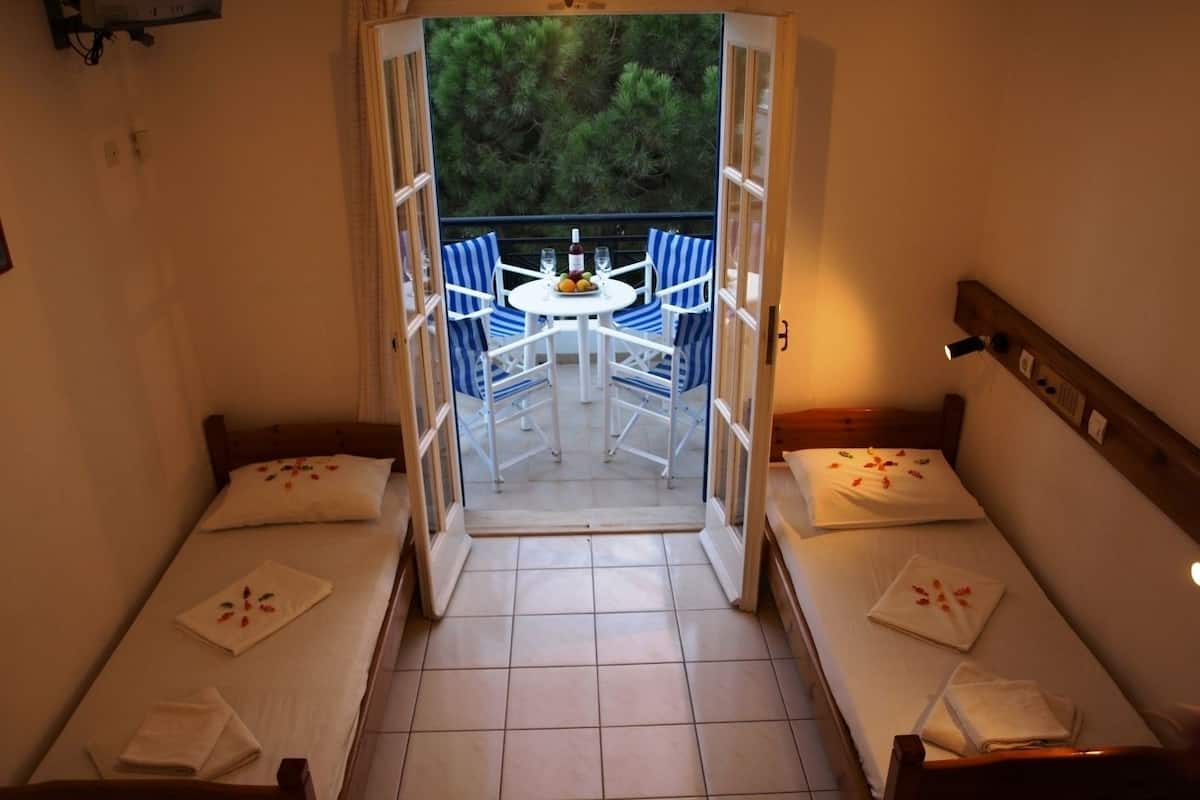 Family Room | 1 bedroom, in-room safe, iron/ironing board, free cribs/infant beds