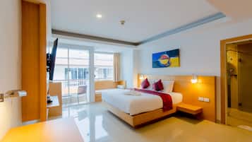 Deluxe Room | Down duvets, minibar, in-room safe, desk