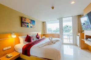 Junior Suite | Down comforters, minibar, in-room safe, desk - Aspery Hotel (Patong)